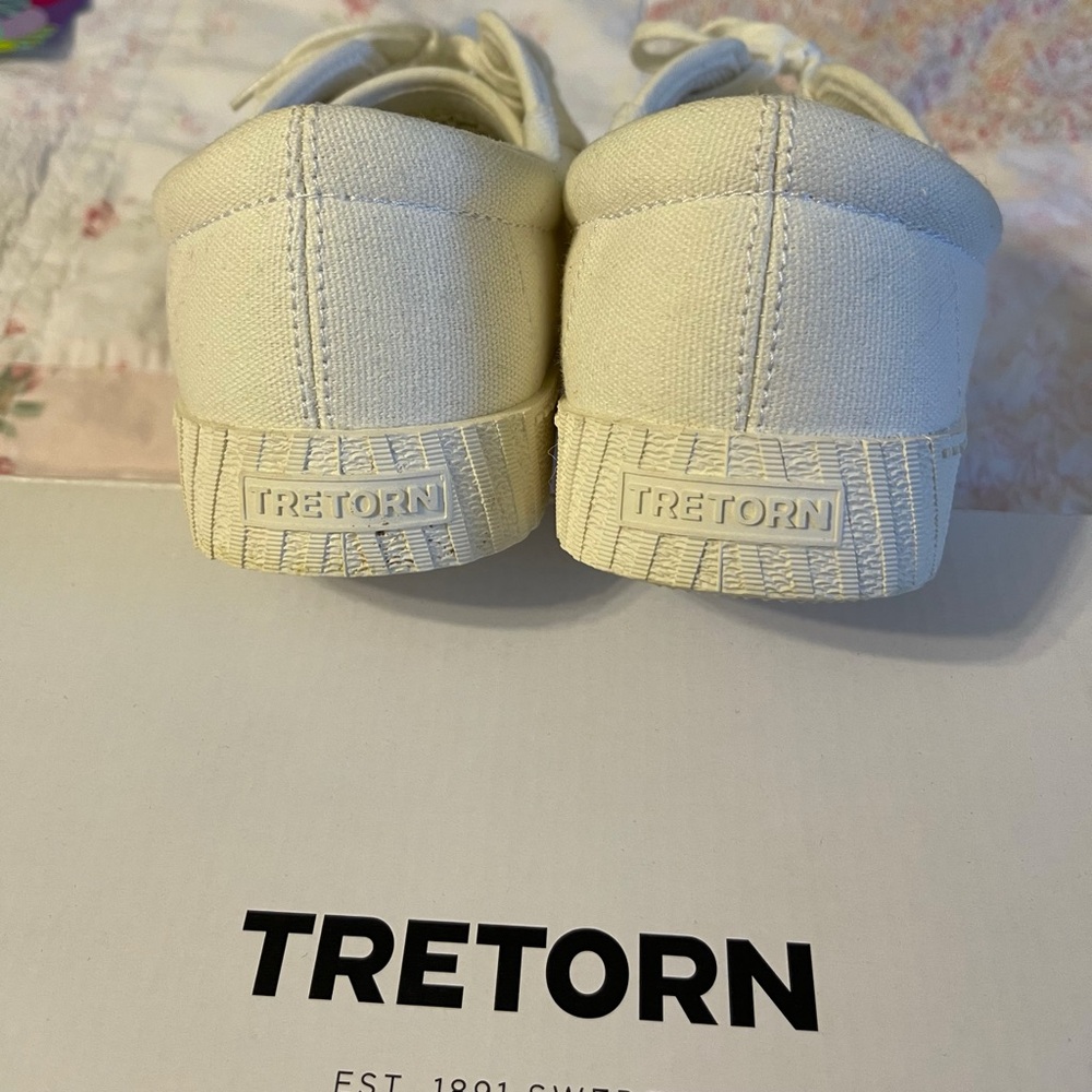 Tretorn Nylite White Canvas Sneaker Sz 9.5 like new - Picture 3 of 9